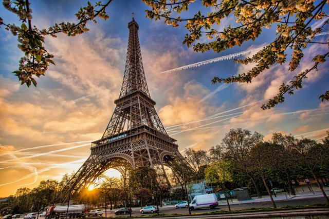 Παρίσι: Ο Πύργος του Άιφελ… ψήλωσε 6 μέτρα