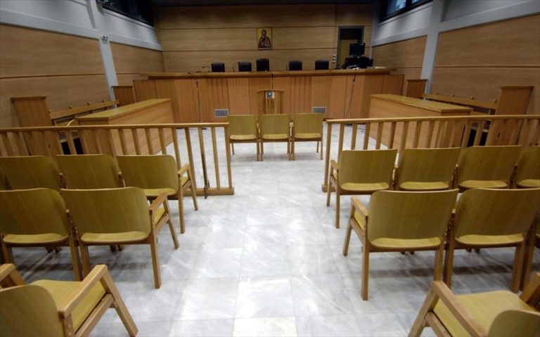 Σητεία: Στο Αυτόφωρο μητέρα που καταγγέλλεται ότι απείλησε με μαχαίρι τον 16χρονο γιo της