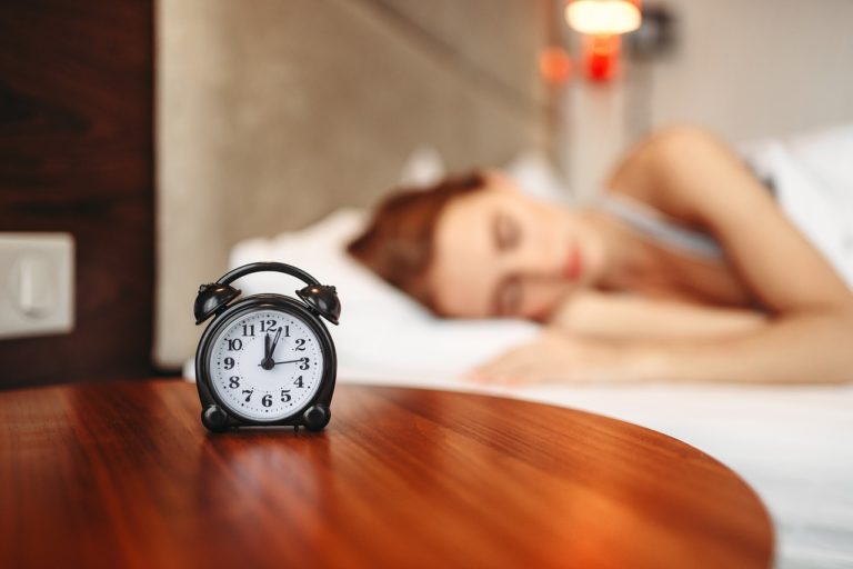 Η έκθεση σε μέτριο φως κατά τη διάρκεια του ύπνου μπορεί να αυξήσει τον κίνδυνο καρδιακών παθήσεων και διαβήτη