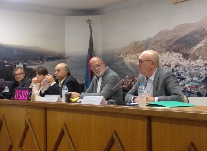 Ψηφίσματα του Δήμου Ανατολικής Σάμου για την επίθεση στην Ουκρανία Ψηφίσματα του Δήμου Ανατολικής Σάμου για την επίθεση στην Ουκρανία