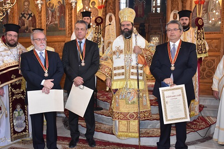 Κομοτηνή: Τις ανώτατες τιμητικές διακρίσεις της Ιεράς Μητροπόλεως απένειμε ο Μητροπολίτης (video)