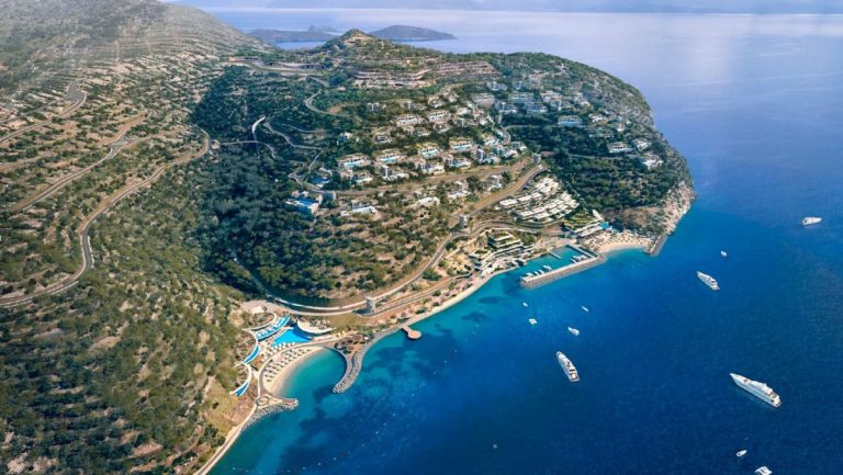 Προχωράει η επένδυση «Elounda Hills» – Τι δηλώνει αποκλειστικά στην ΕΡΤ η εταιρεία