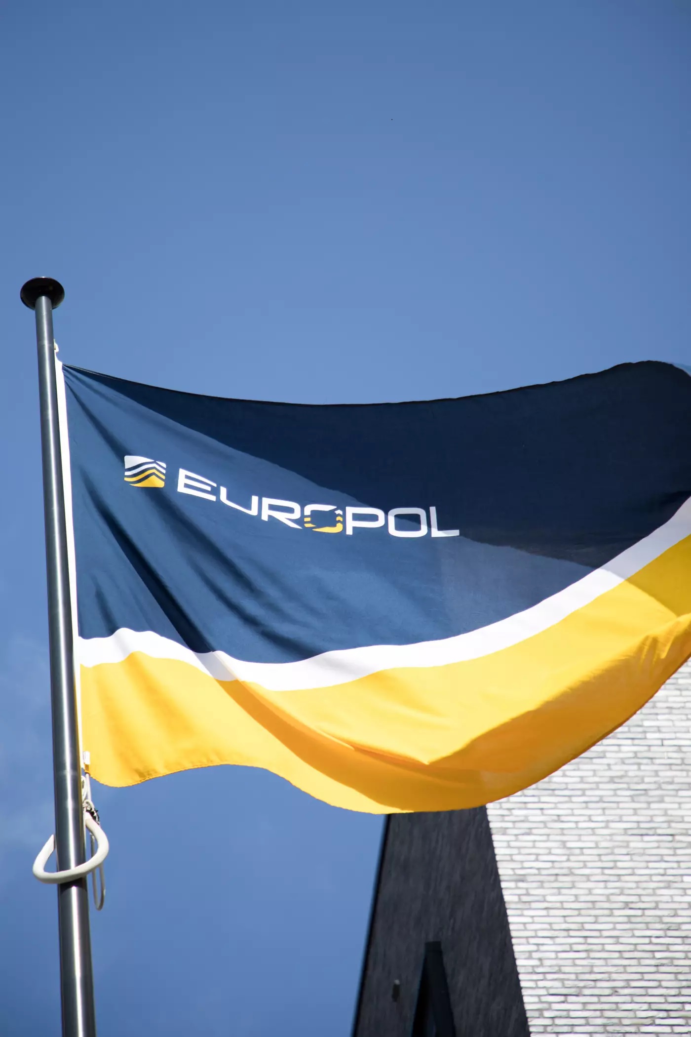 Europol : Un réseau criminel démantelé pour avoir distribué de faux documents de voyage sur le dark web