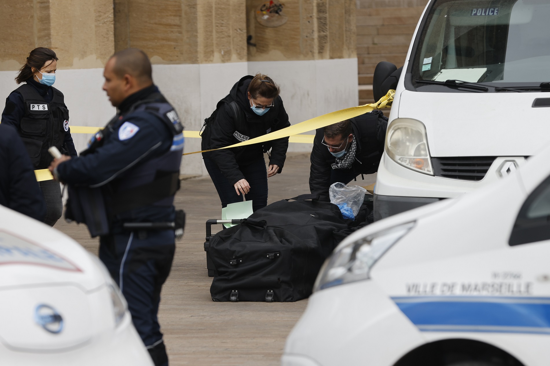 Γαλλία: Επίθεση με μαχαίρι στη Μασσαλία – Νεκρός ο δράστης, ένας αστυνομικός τραυματίστηκε