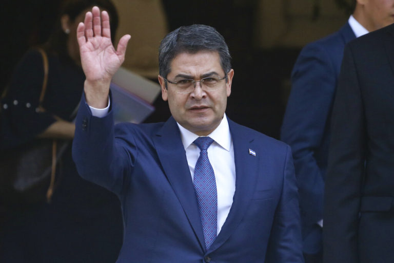 Ονδούρα: Το Ανώτατο Δικαστήριο άναψε το πράσινο φως για την έκδοση του πρώην προέδρου Χουάν Ορλάντο Ερνάντες στις ΗΠΑ