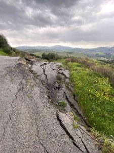 Κρήτη: Υποχωρεί το έδαφος από τις πολλές βροχές – Παρασύρει δρόμους, ελιές, αμπέλια