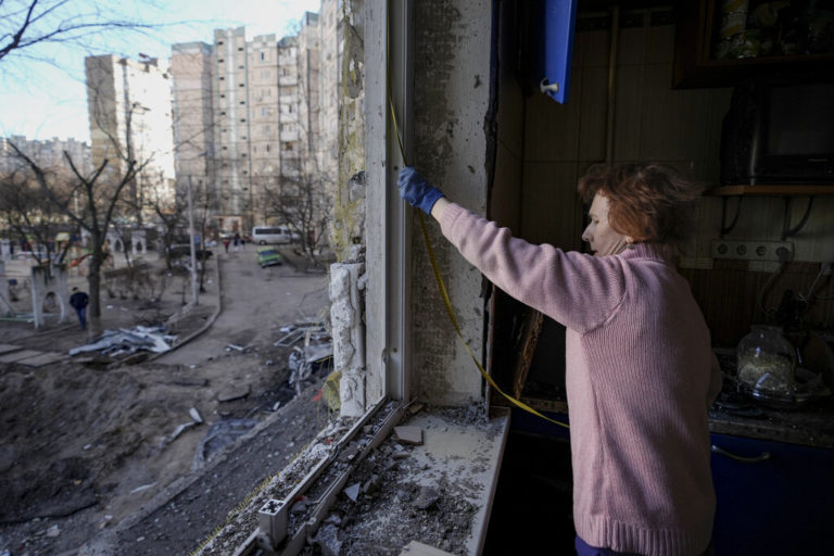 Ανελέητοι βομβαρδισμοί στην Ουκρανία – Αγώνας για κατάπαυση του πυρός
