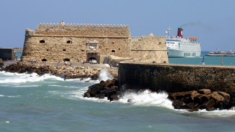 Νεκρή βρέθηκε 45χρονη στη θάλασσα στο φρούριο Κούλε του Ηρακλείου