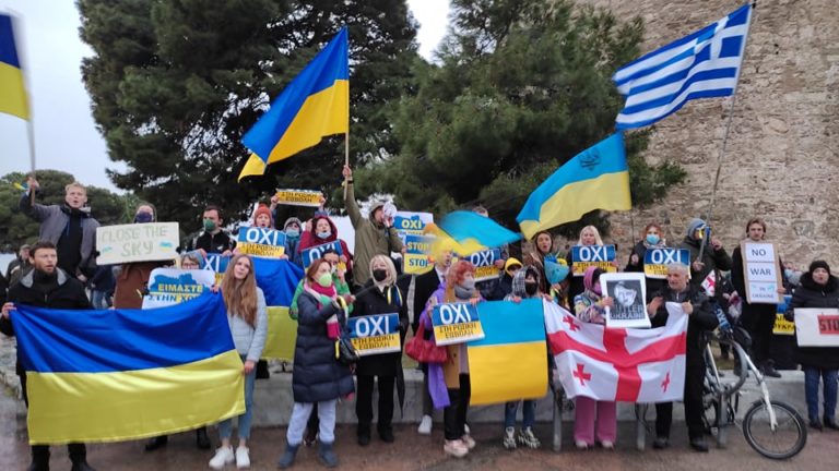 Θεσσαλονίκη: Ανθρώπινη αλυσίδα και ηχηρό «ΟΧΙ» στον πόλεμο κατά της Ουκρανίας