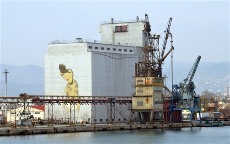 Σύλληψη και πρόστιμο σε πλοίαρχο φορτηγού για ρύπανση του λιμανιού