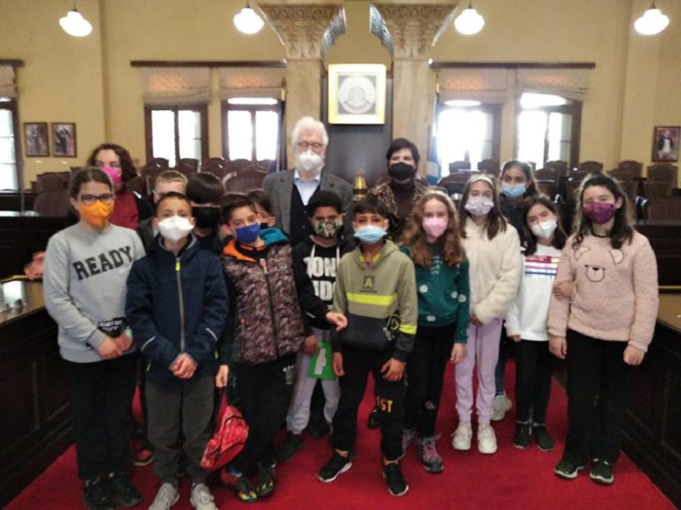 Στο Δημαρχείο μαθητές από το 9ο Διαπολιτισμικό