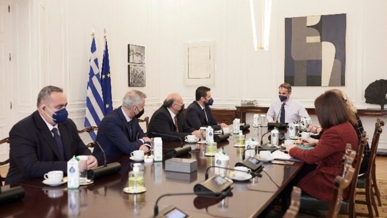 Συνάντηση του πρωθυπουργού με ομογενείς της Αλβανίας