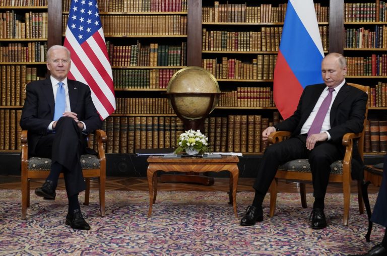 ΥΠΕΞ Ρωσίας: Στα πρόθυρα της διακοπής οι σχέσεις ΗΠΑ-Ρωσίας λόγω των δηλώσεων Μπάιντεν