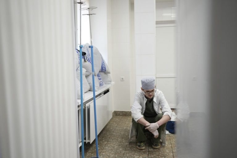 ΠΟΥ: Αυξάνονται οι επιθέσεις σε ουκρανικά νοσοκομεία και ασθενοφόρα