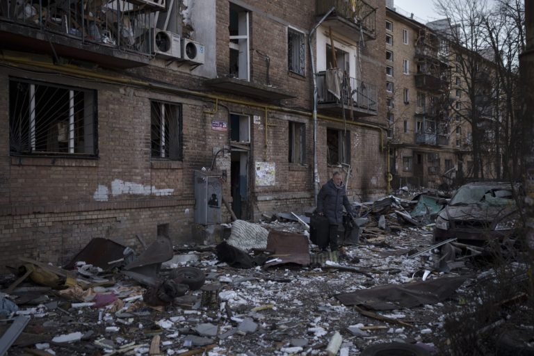 Ουκρανία: Βομβαρδισμοί και εκρήξεις σε Κίεβο, Χάρκοβο, Μαριούπολη και Λβιβ