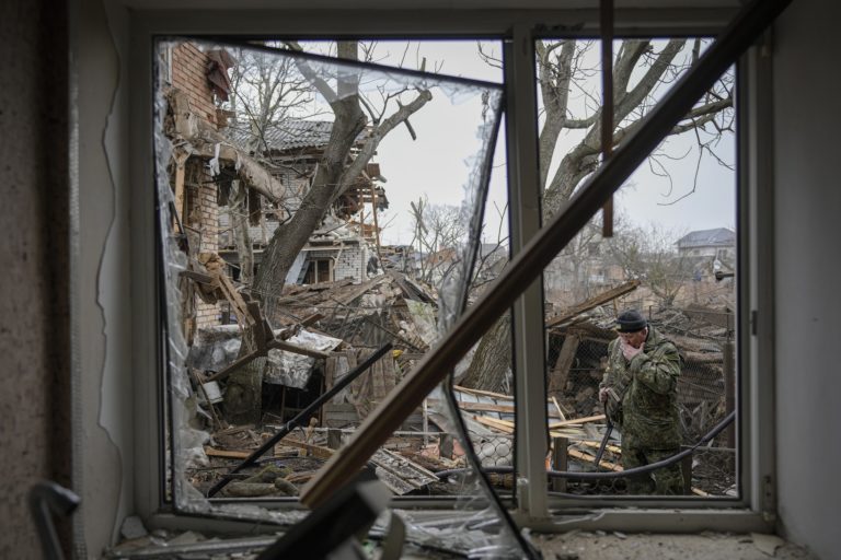 Ουκρανία: Τουλάχιστον 222 οι νεκροί στο Κίεβο – 52 εξ αυτών ήταν άμαχοι και 4 παιδιά