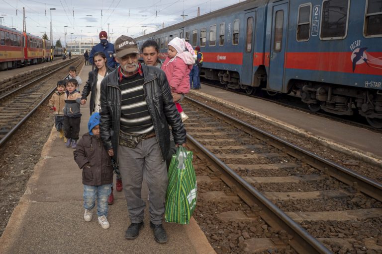 Ούρσουλα φον ντερ Λάιεν: Θα εγκαθιδρύσουμε σε συνεργασία με τη Ρουμανία ένα hub ανθρωπιστικής βοήθειας για την Ουκρανία