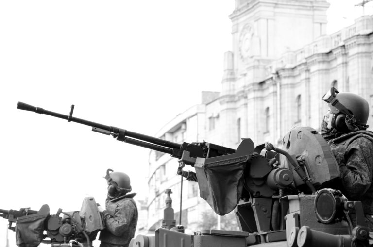 ΗΠΑ: Κυριαρχεί ως εξαγωγέας όπλων, ενώ η Ευρώπη αυξάνει τις στρατιωτικές της δαπάνες