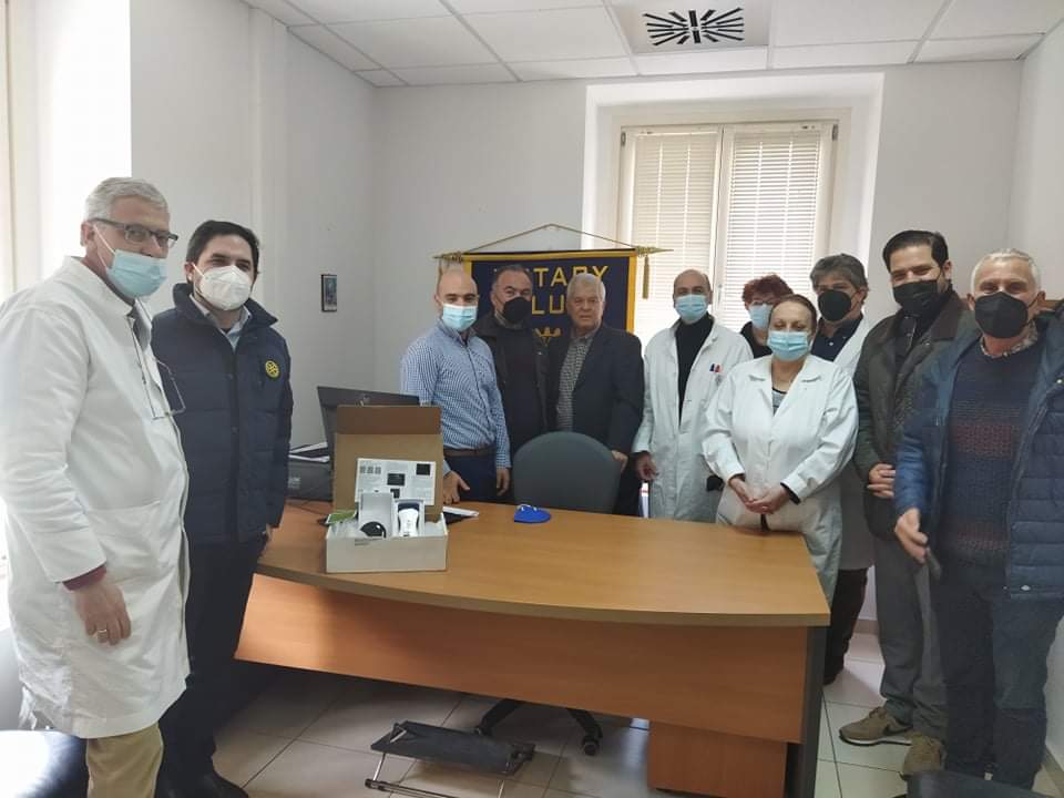Ροταριανός όμιλος Σάμου: Δώρισαν έναν ιατρικό υπέρηχο διπλής κεφαλής στο κέντρο υγείας της πόλης