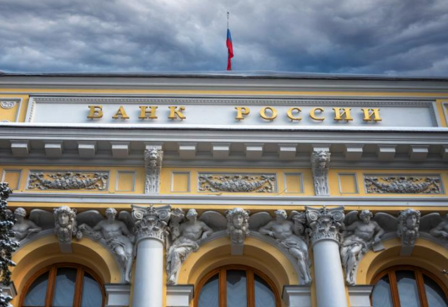 Η ρωσική κεντρική τράπεζα θέτει ανώτατο όριο στις μεταβιβάσεις χρημάτων ιδιωτών στο εξωτερικό