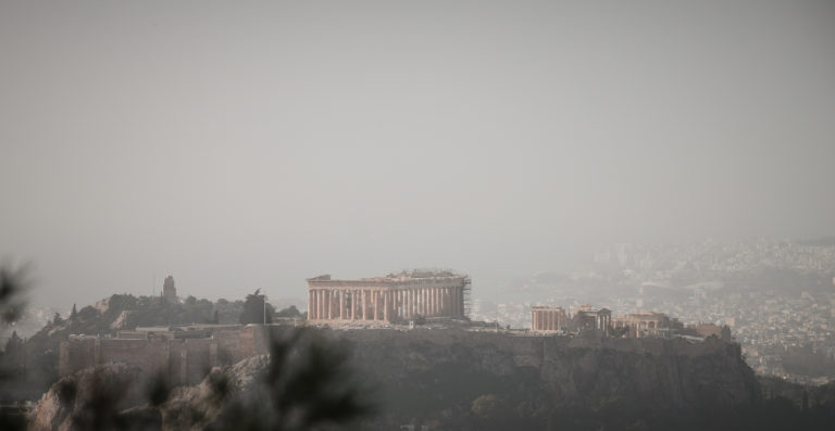 Ο καιρός με τον Π. Γιαννόπουλο: Φεύγει η σκόνη – Πρόγνωση και για το Σαββατοκύριακο (video)