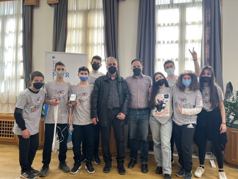 Συσκευή για την κακή στάση του σώματος κατασκεύασαν μαθητές του 8ου Γυμνασίου & του 7ου Λυκείου Καλαμαριάς