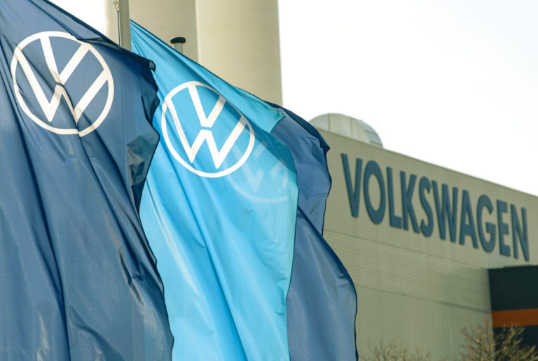 Γερμανία: Η Volkswagen αναστέλλει τη λειτουργία των εργοστασίων της στη Ρωσία