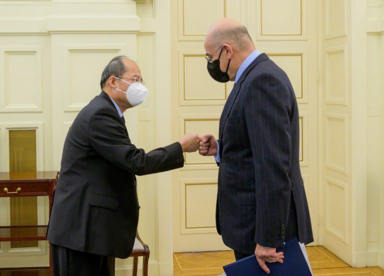 Συνάντηση του Ν. Δένδια με τoν πρέσβη της Κίνας