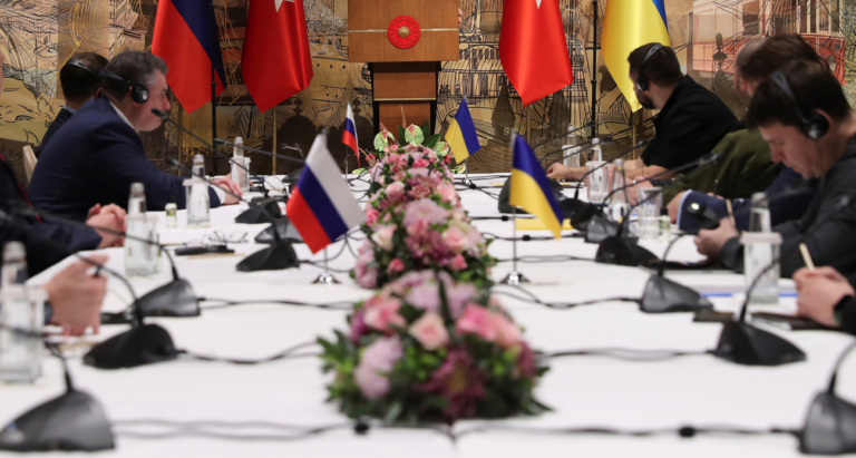 Διαπραγματεύσεις Ρωσίας – Ουκρανίας: Οι προτάσεις, οι υποχωρήσεις και το “παράθυρο” συνάντησης Πούτιν – Ζελένσκι