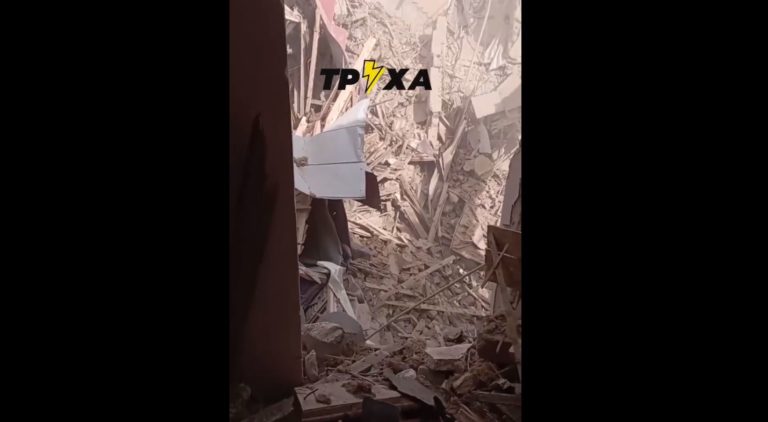 Βίντεο – Μαριούπολη: Εικόνες καταστροφής από το εσωτερικό του ιστορικού θεάτρου που βομβαρδίστηκε