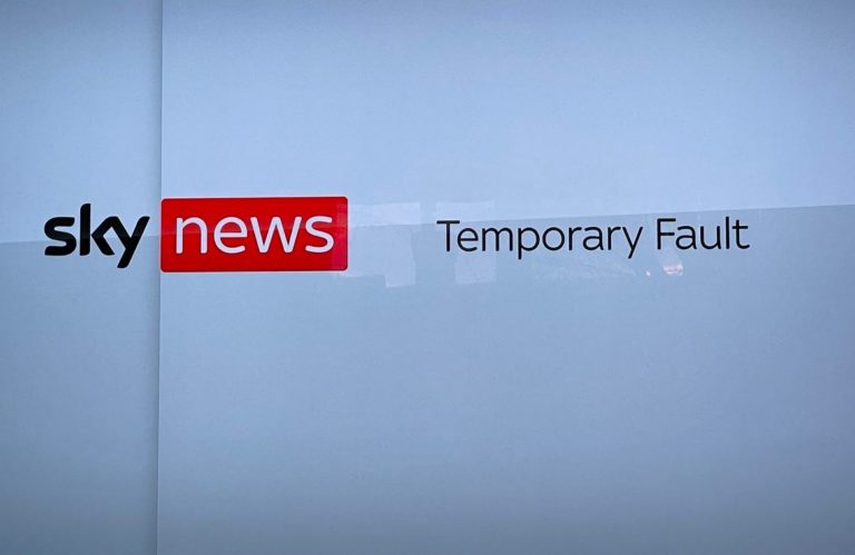 Βρετανία: Το Sky News σταματά τη ζωντανή μετάδοση – Το προσωπικό επικαλείται συναγερμό πυρκαγιάς