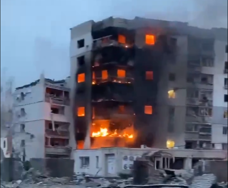 Ουκρανία: Αεροπορικές επιδρομές κατέστρεψαν κατοικίες στην Μποροντιάνκα (video)