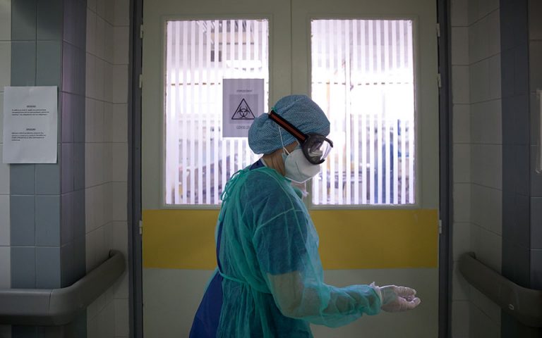 Μεγάλη η διασπορά των ιώσεων: Ξεπερνά το 30% η αύξηση στα πνευμονολογικά και παθολογικά ιατρεία των νοσοκομείων