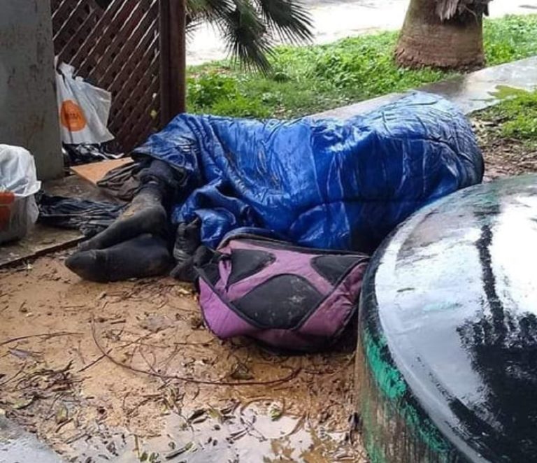 Ηράκλειο: Πέθανε στο δρόμο ενώ το κέντρο αστέγων είναι άδειο