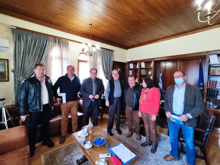 Συμβάσεις έργων υπέγραψε στην Κόρινθο ο Π. Νίκας