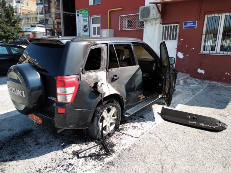 Θεσσαλονίκη: Έβαλαν φωτιά στο υπηρεσιακό όχημα του δημάρχου Π. Μελά