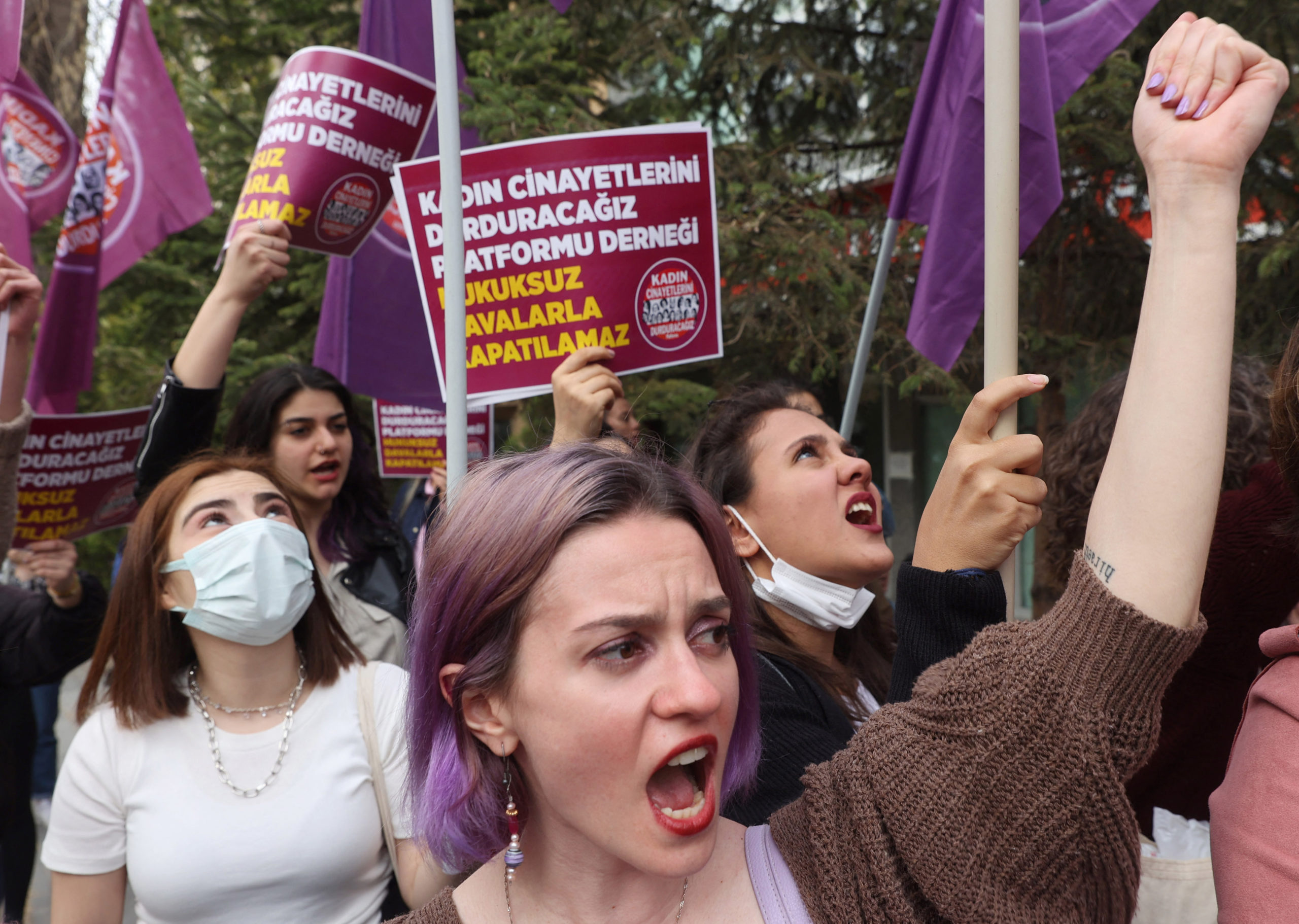 Τουρκία: Διαδηλώσεις για το κλείσιμο φεμινιστικής ομάδας κατά των γυναικοκτονιών