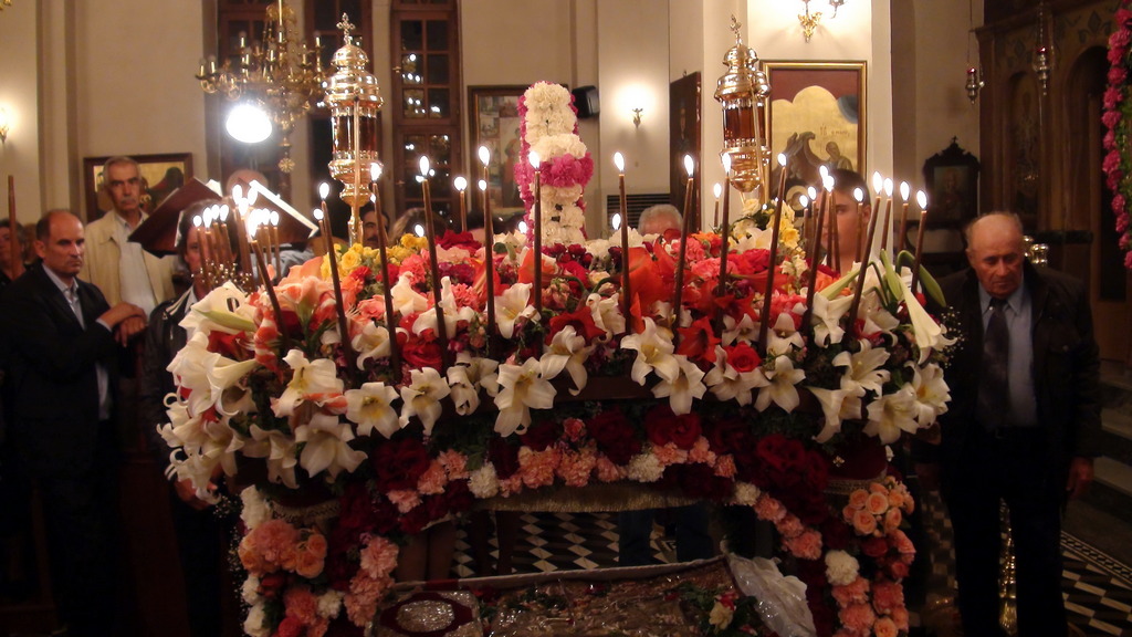 Ξεχωριστά έθιμα του Πάσχα από όλη την Ελλάδα – Από τη Σαντορίνη στην Άρτα και από την Χίο στο Τολό (video και φωτογραφίες)