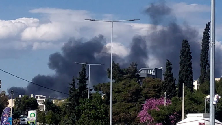 Μεγάλη πυρκαγιά σε περιοχή της Μεταμόρφωσης – Δείτε βίντεο