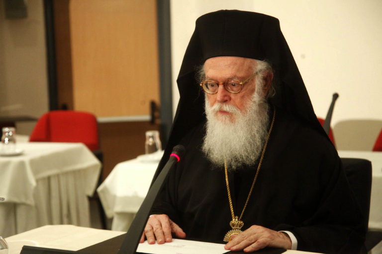 Αρχιεπίσκοπος Αλβανίας Αναστάσιος: «Με οδύνη πληροφορηθήκαμε την ασύλληπτη σιδηροδρομική συμφορά στα Τέμπη»