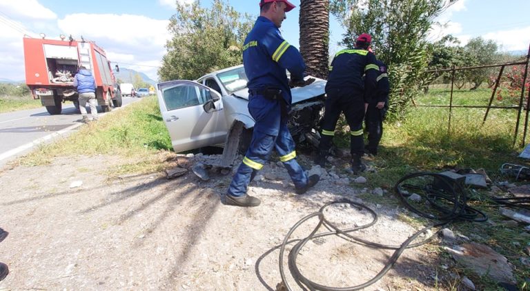 Μεσσηνία: Σοβαρό τροχαίο στην Τρίοδο  – Τραυματισμένος απεγκλωβίστηκε ο ηλικιωμένος οδηγός (φωτογραφίες)