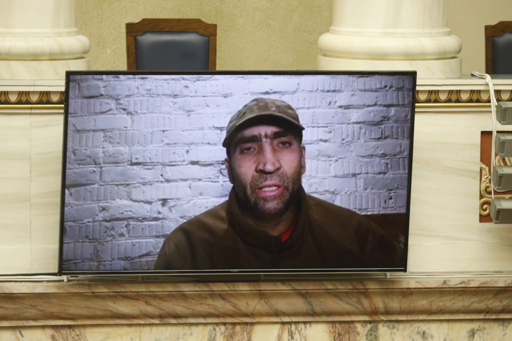 Βουλή: Αντιδράσεις για την ομιλία στρατιώτη από το Τάγμα Αζόφ – Δεν υπήρχε δυνατότητα να ελεγχθεί το βίντεο, λένε κοινοβουλευτικές πηγές