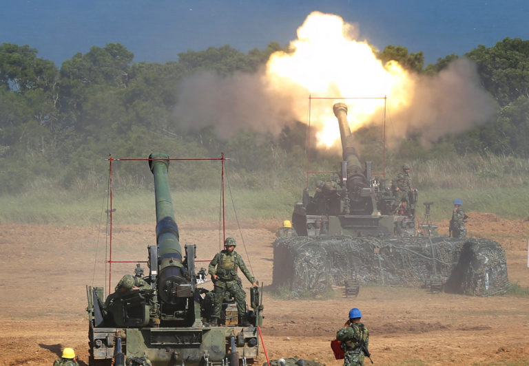 ΗΠΑ: Άρχισε η εκπαίδευση 50 Ουκρανών στρατιωτικών στα αμερικανικά πυραυλικά συστήματα Howitzer