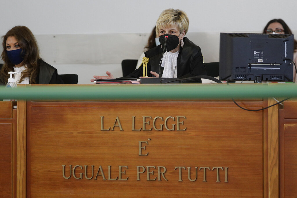 Ιταλία, Συνταγματικό Δικαστήριο: Στα παιδιά θα αποδίδονται αυτόματα τα επώνυμα και των δύο γονέων
