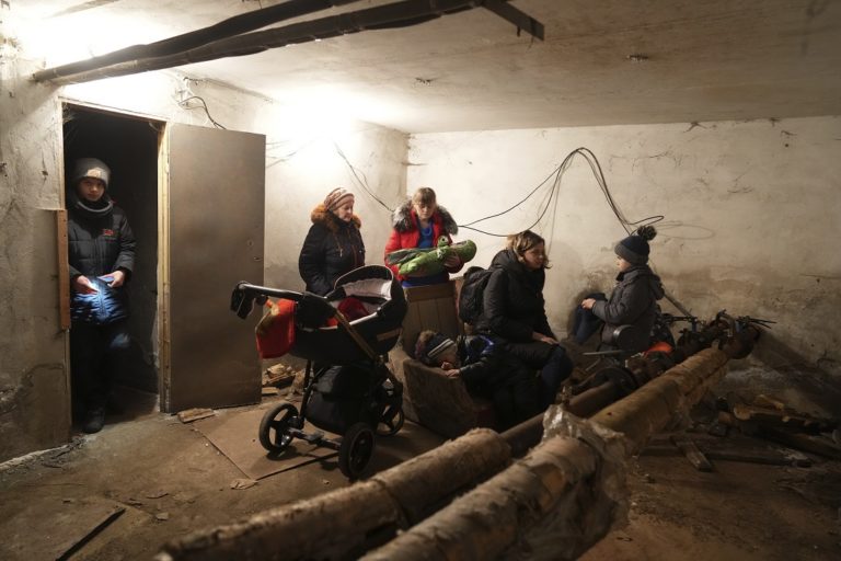 Κίεβο: Δεν θα ανοίξουν ανθρωπιστικοί διάδρομοι – Μαριούπολη: «Επειγόντως» απομάκρυνση 100.000 αμάχων