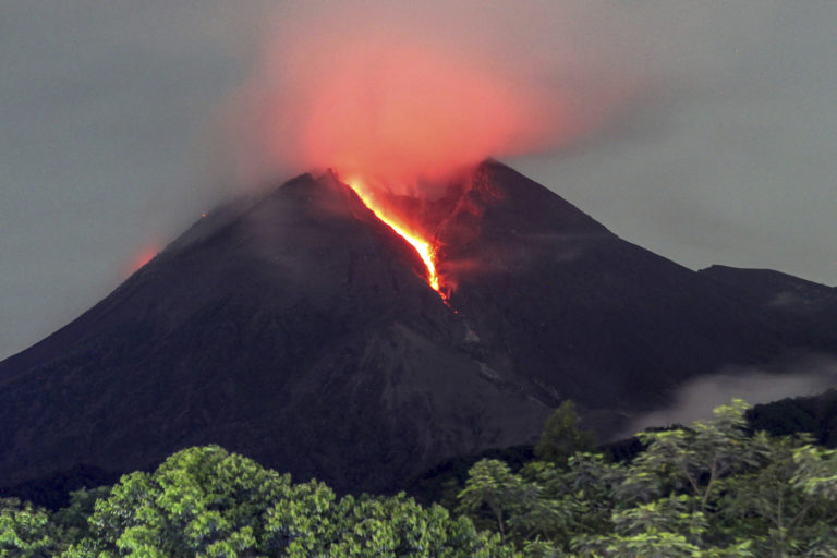 Εξερράγη το ηφαίστειο Ανάκ Κρακατόα στην Ινδονησία