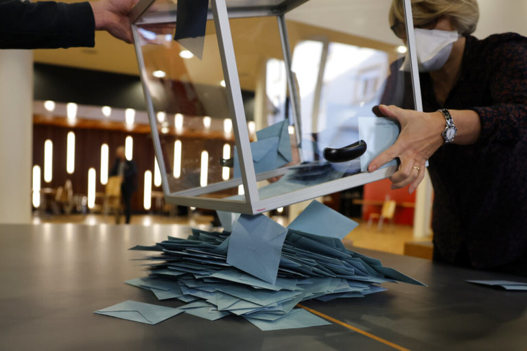 Εκνευρισμός επικρατεί στην ΕΕ και το ΝΑΤΟ μετά την πρόκριση της Λεπέν στον δεύτερο γύρο της 24ης Απριλίου