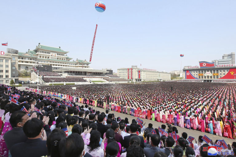 Β. Κορέα: Φαντασμαγορικές εκδηλώσεις για την επέτειο της γέννησης του παππού του Κιμ Γιονγκ Ουν