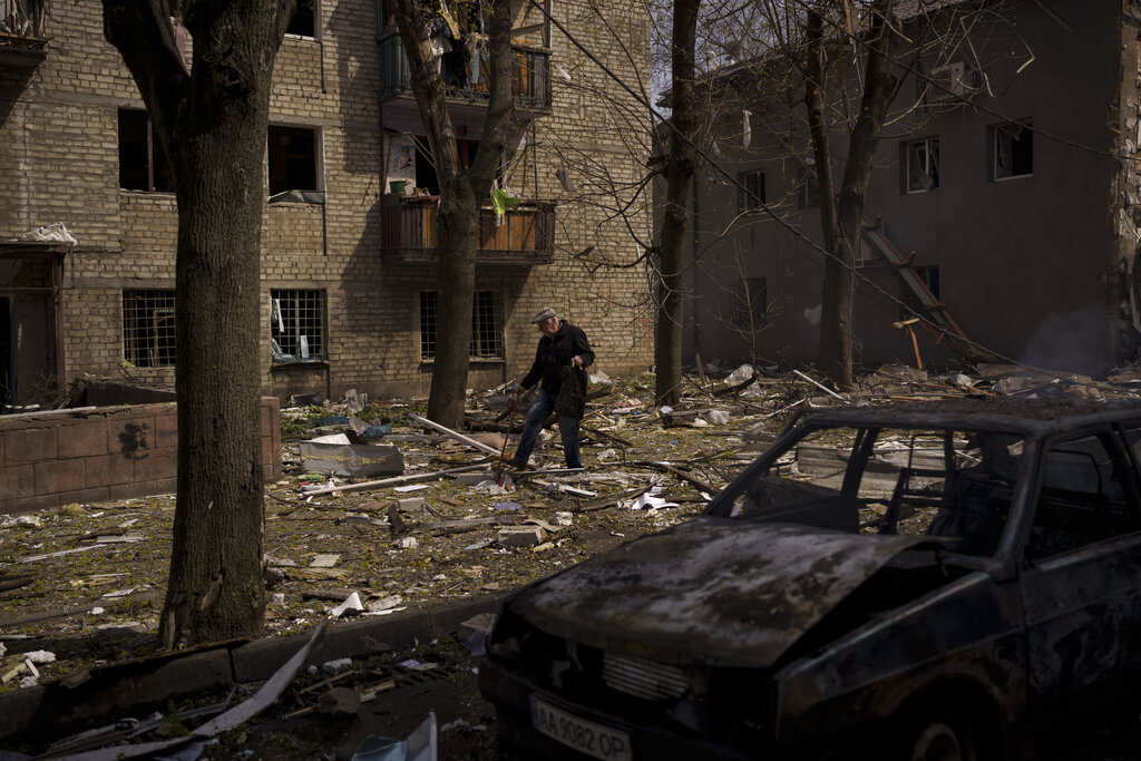 Ουκρανία: Σκληρά ρωσικά αντίποινα για το Moskva – Οι μάχες μεταφέρονται στα ανατολικά, σφραγίζει η Μαριούπολη