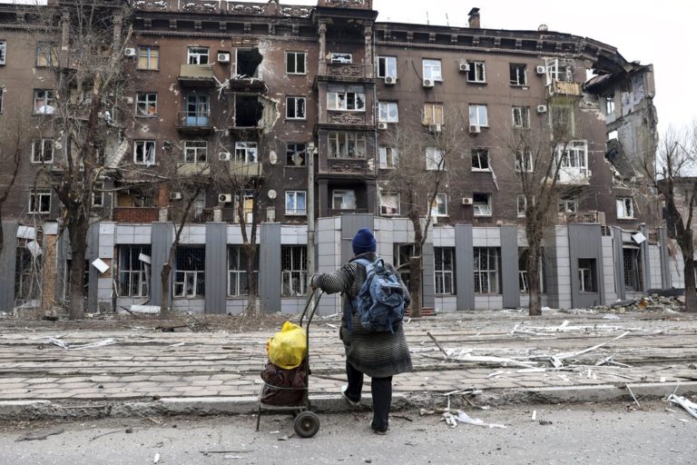 Ουκρανία: Σκληρά ρωσικά αντίποινα για το Moskva – Οι μάχες μεταφέρονται στα ανατολικά, σφραγίζει η Μαριούπολη